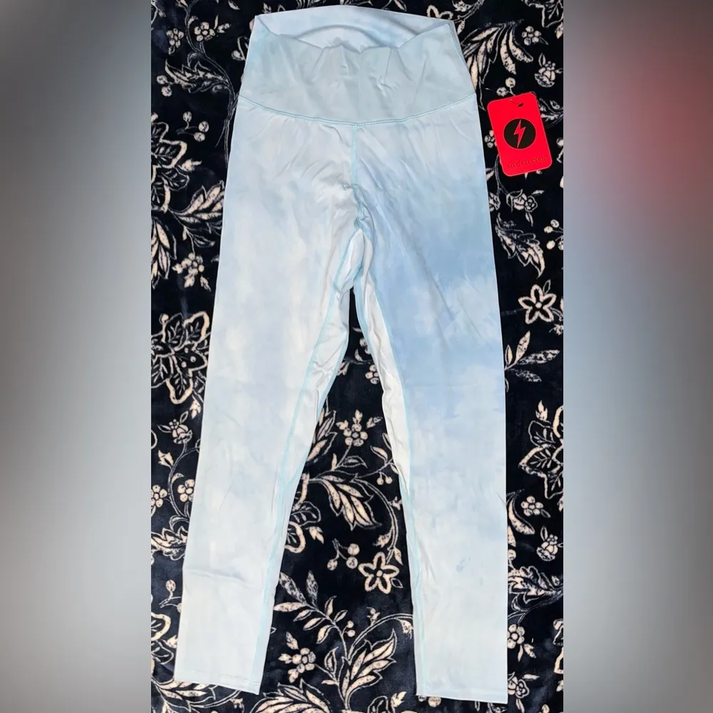 NWT! Live Electric Tye Dye Fitness Yoga Athletic Leggings Blue - Image 5