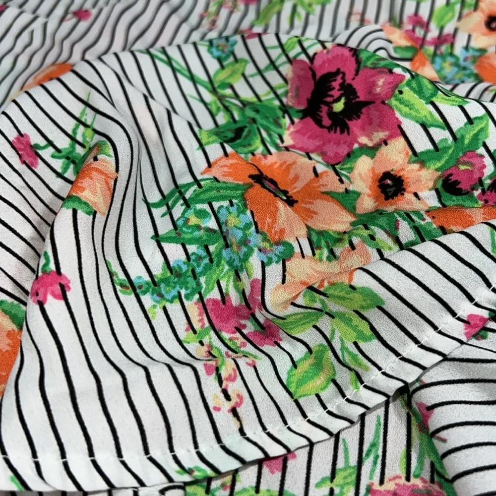 Harlow & Rose size medium chiffon v - Image 8