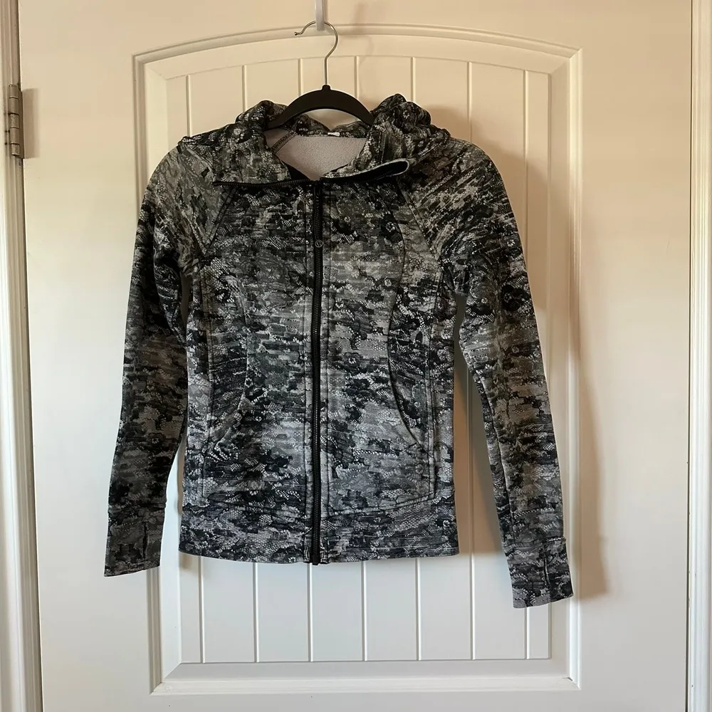 Lululemon Scuba Hoodie Masked‎ Lace Starlight Black Size 2 - Image 2
