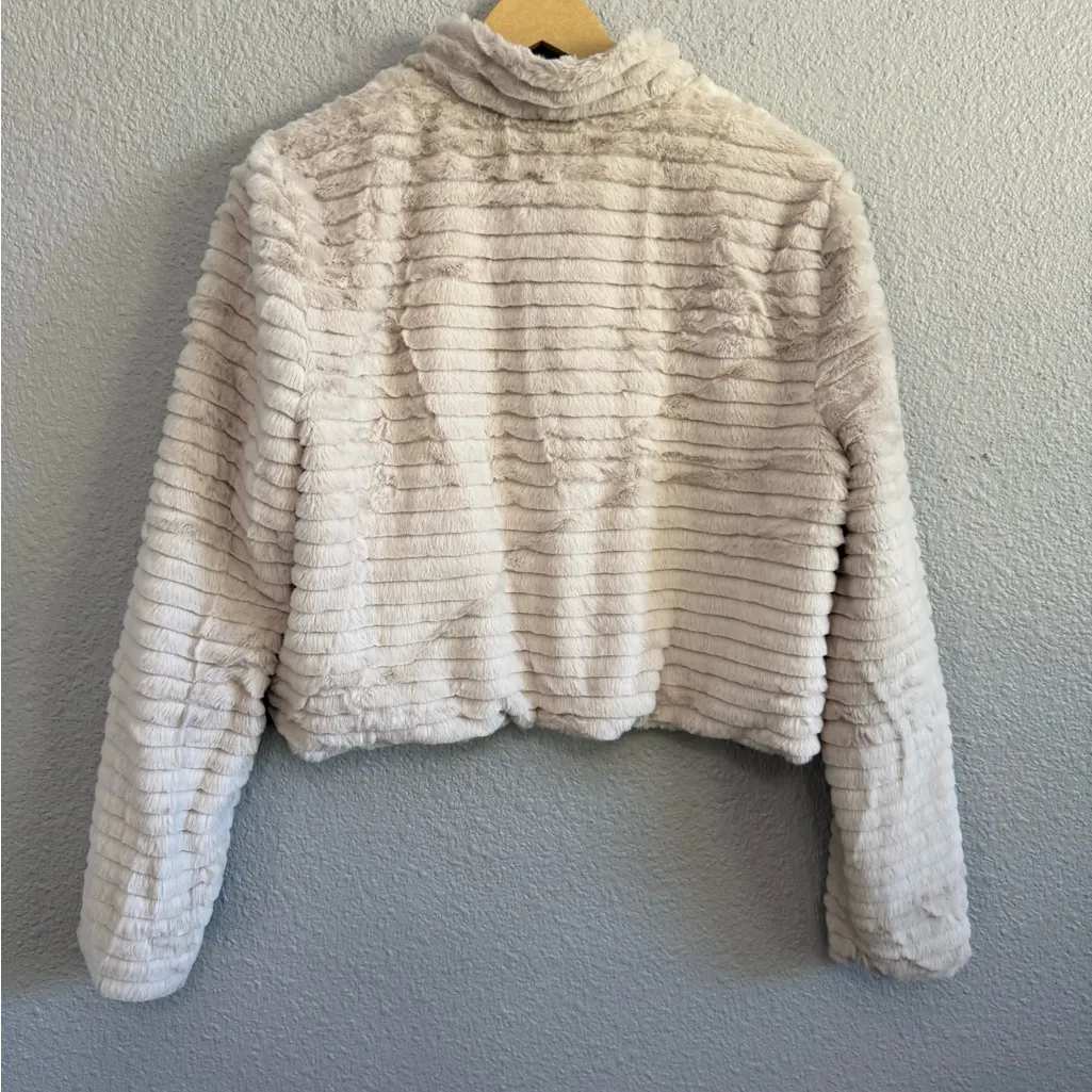 Betsey‎ Johnson Faux Fur Chubby Mini Jacket Size Large EUC - Image 3