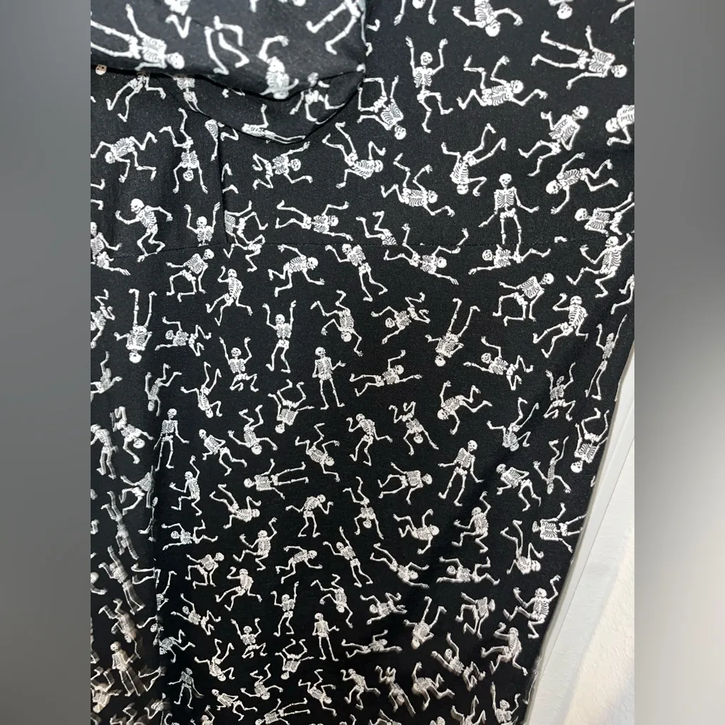 Lularoe Skeletons Amber Lightweight Hoodie Dancing Bones SkullHalloween Sz L NWT - Image 2