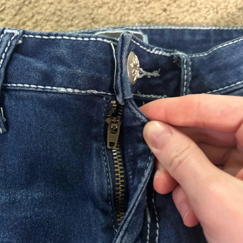 Soundgirl Jeans Junior Size 3 Bootcut Flare White Stitch Wing Embellished Pocket - Image 4