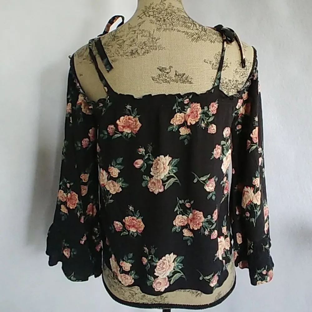 American Eagle Women's Floral Cold Shoulder Top - Image 4