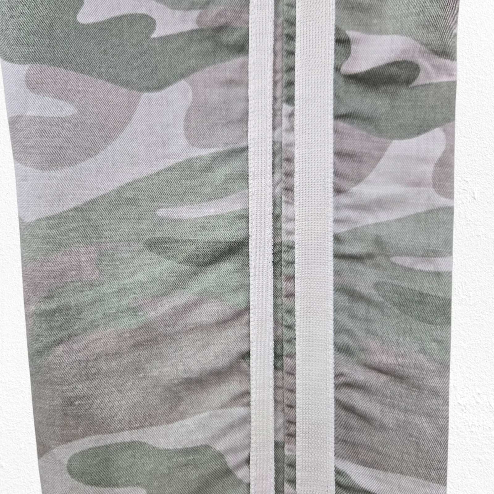 Mother Shaker Chop Crop Fray Pants Green Camo Print Linen Blend Pants Size 27 - Image 11