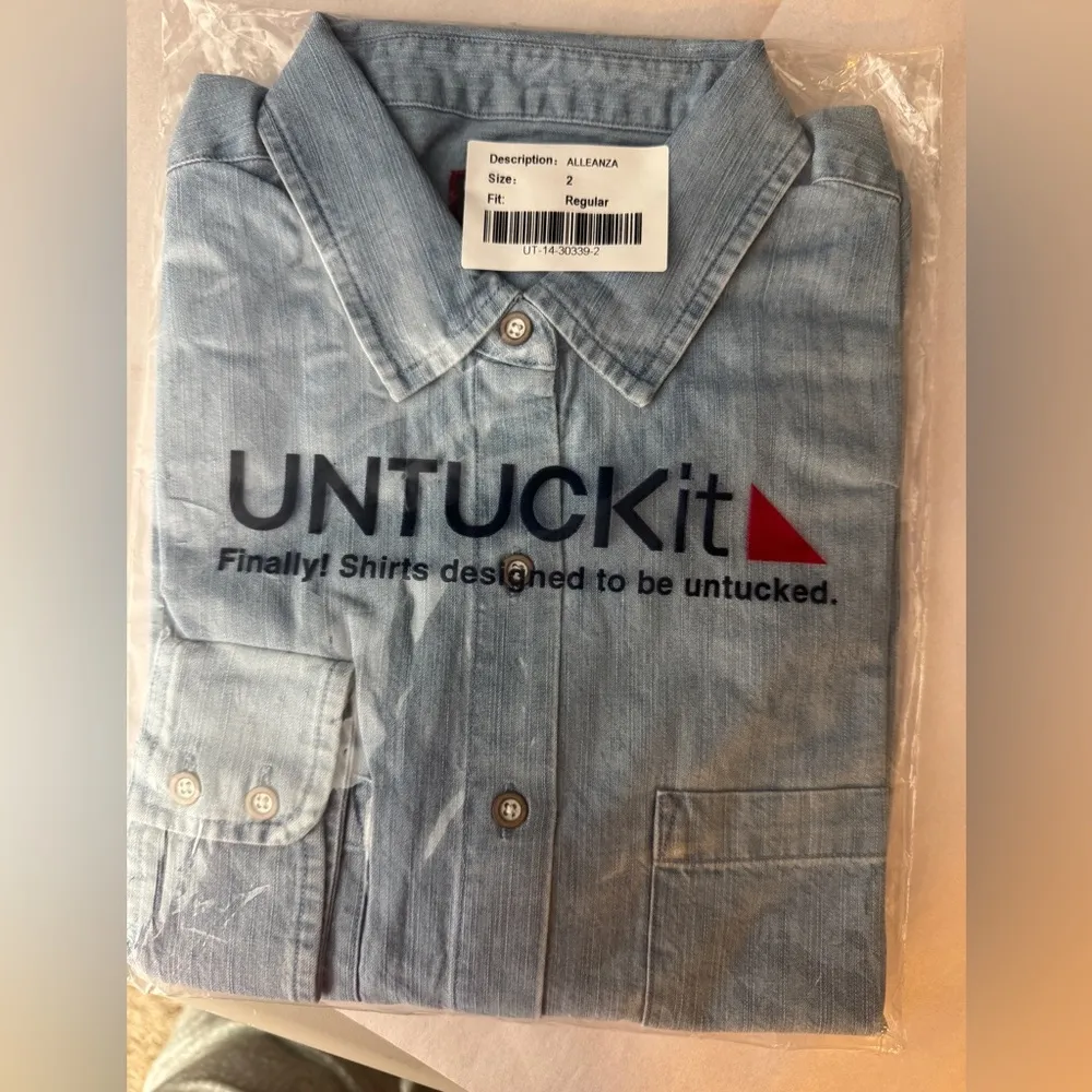 UNTUCKIT NWT Woman’s Alleanza Denim Chambray Button Down Top Pockets Size 2 Blue - Image 3