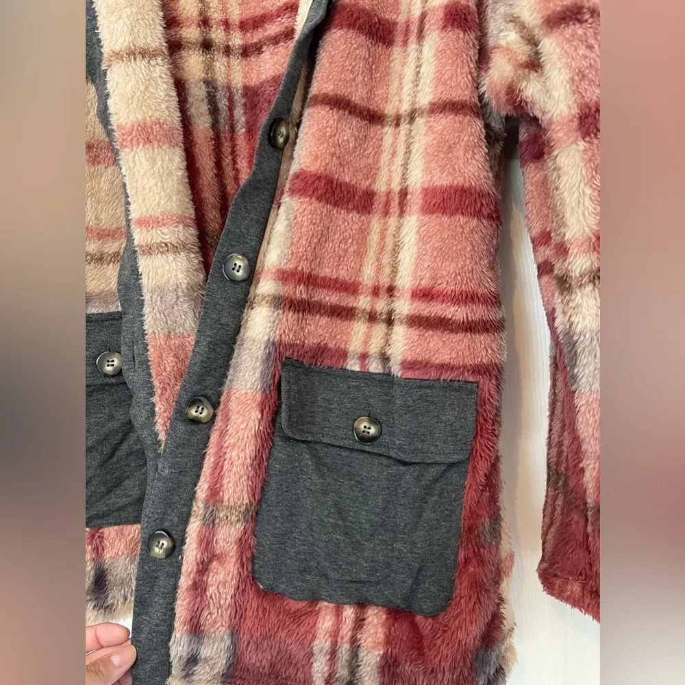 NWT Weekend Suzanne Betro Fuzzy Soft Plaid Shacket Size Small - Image 3