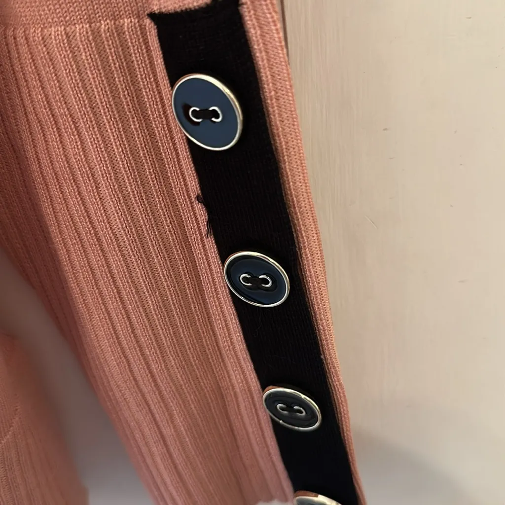 Melissa Paige Pink Sweater with Black‎ Button Sleeve Detail size L NWT - Image 3