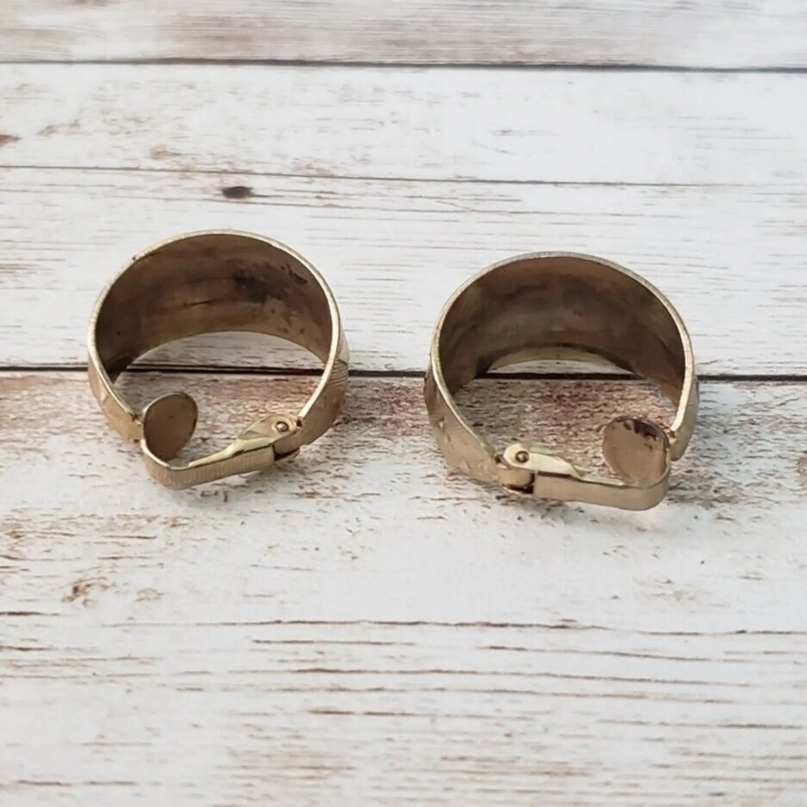 Vintage Clip On Earrings - Image 3