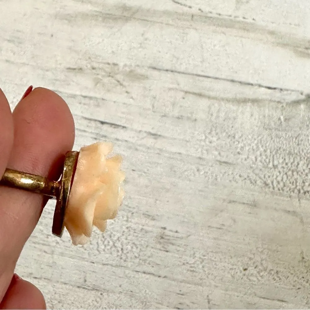 Gold tone peach flower ring - Image 7