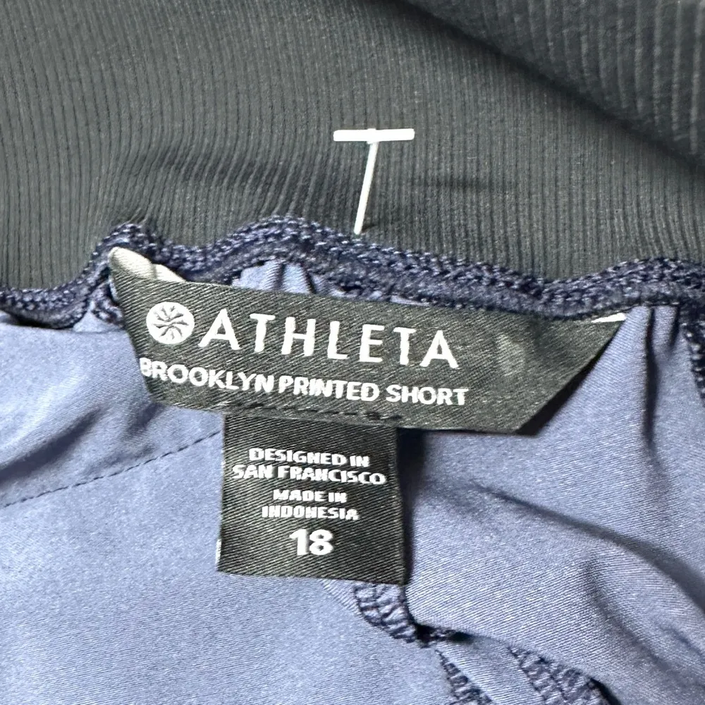Athleta Brooklyn Printed Shorts Women's 18 Navy Allure Blue Stretchy Pockets New - Image 3