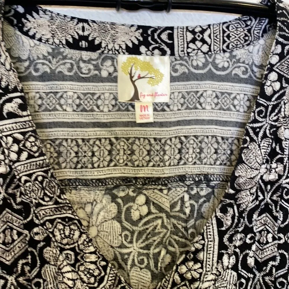 Fig and Flower Women’s All Over Print Boho Tunic Abstract Floral Indian EUC Sz M Black Size M - Image 2