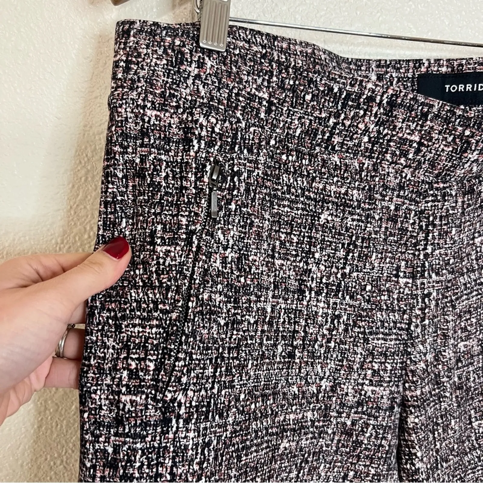 Torrid relaxed fit pixie ponte jogger pants 1X - Image 4