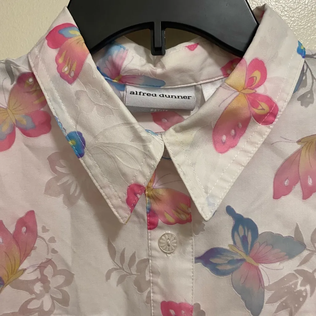Alfred Dunner Womens Top Blouse 16P Butterflies Pastel On White Butterfly Print - Image 2