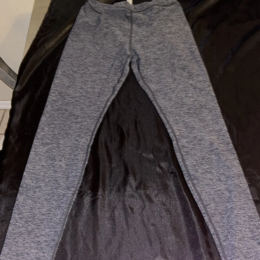 Alo Yoga Buttery Soft Ankle Legging. M - Image 3