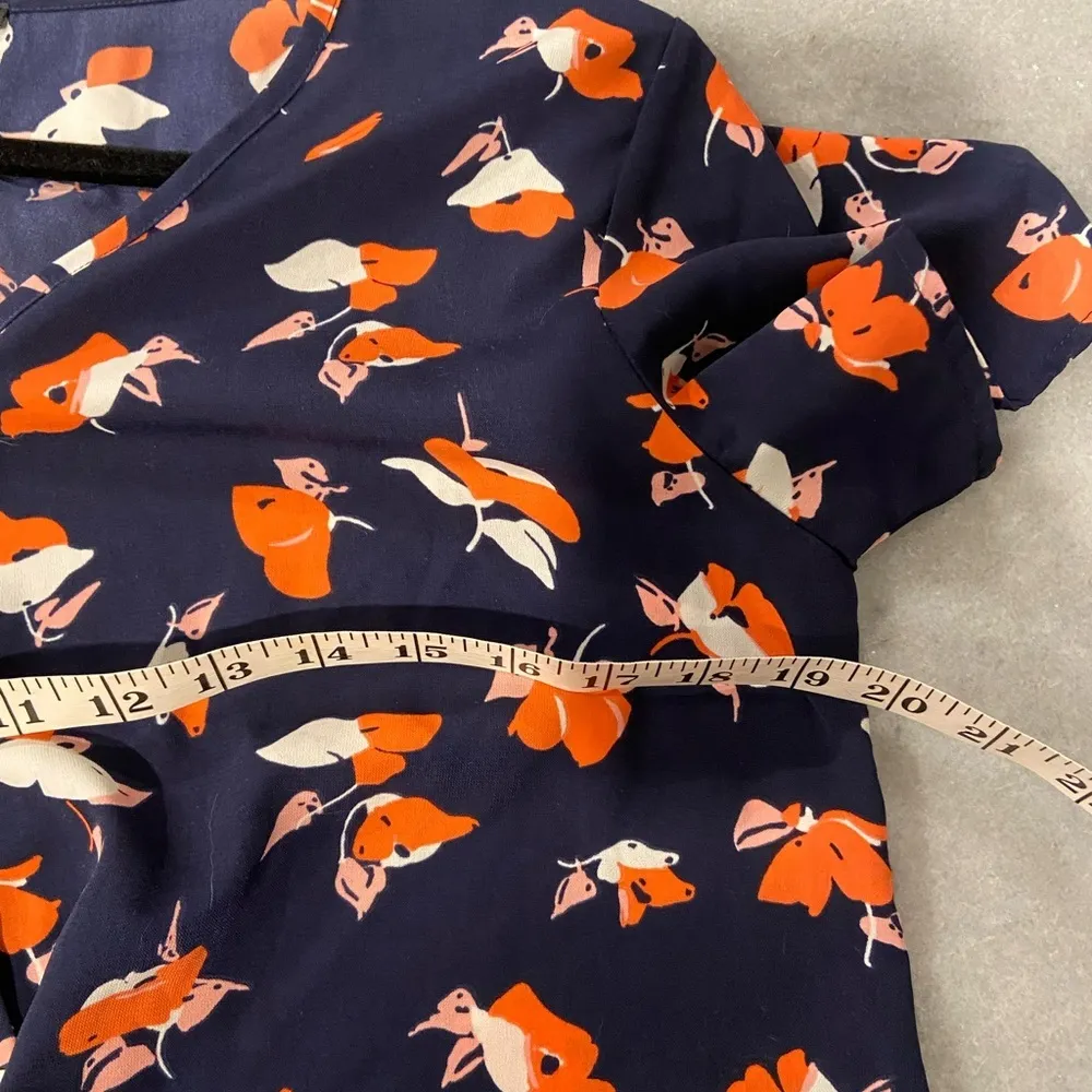 West Kei Size S Navy Blue Coral Floral Short Sleeve V Neck Button Knot Front Top - Image 10