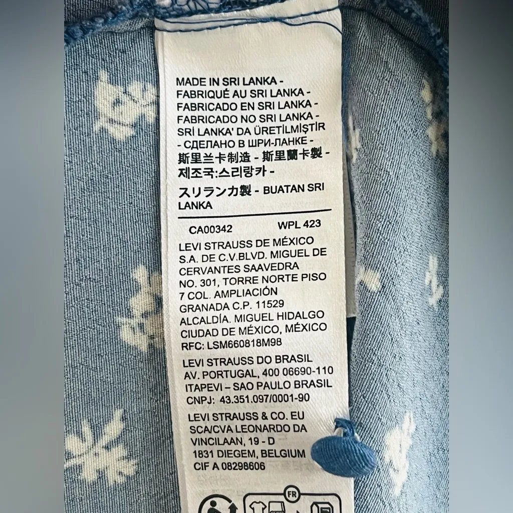 Levi's Sarina Long-sleeve Midi Dress in blue. Size small - Image 12