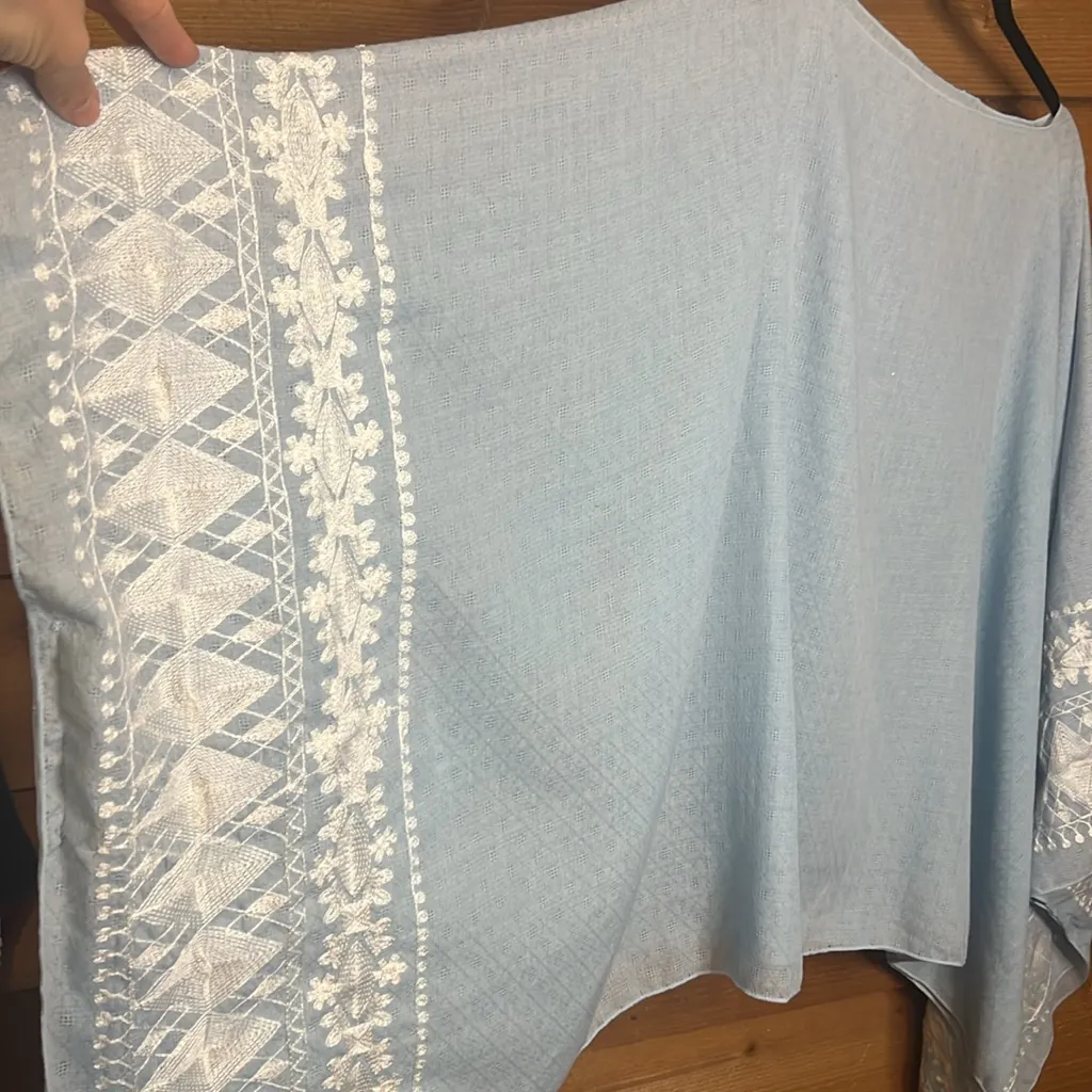 Coco + Carmen Light Blue White Embroider Poncho Cover-Up Blouse One Size Kaftan - Image 5