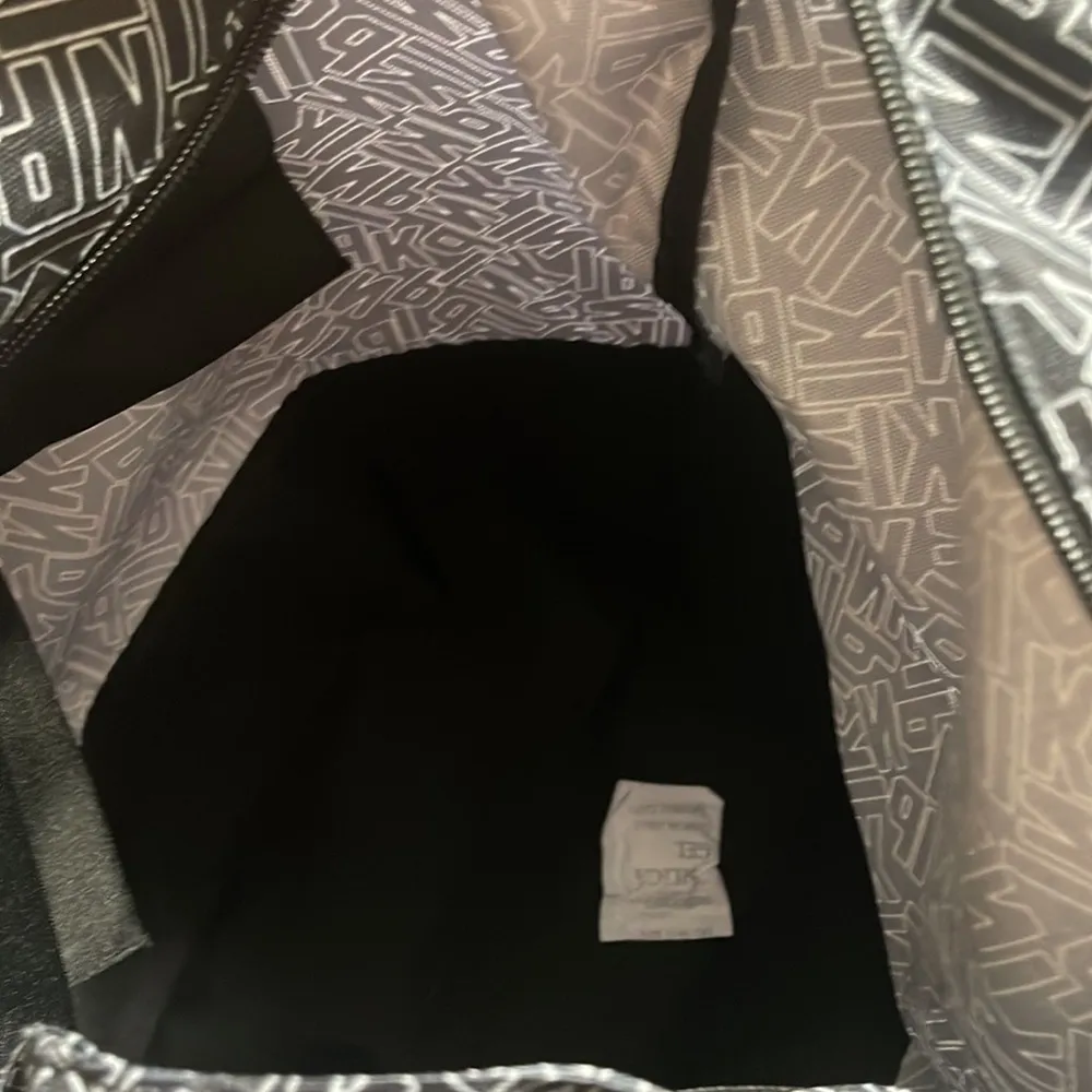 NWT Victoria's Secret Overnight Bag - Image 5
