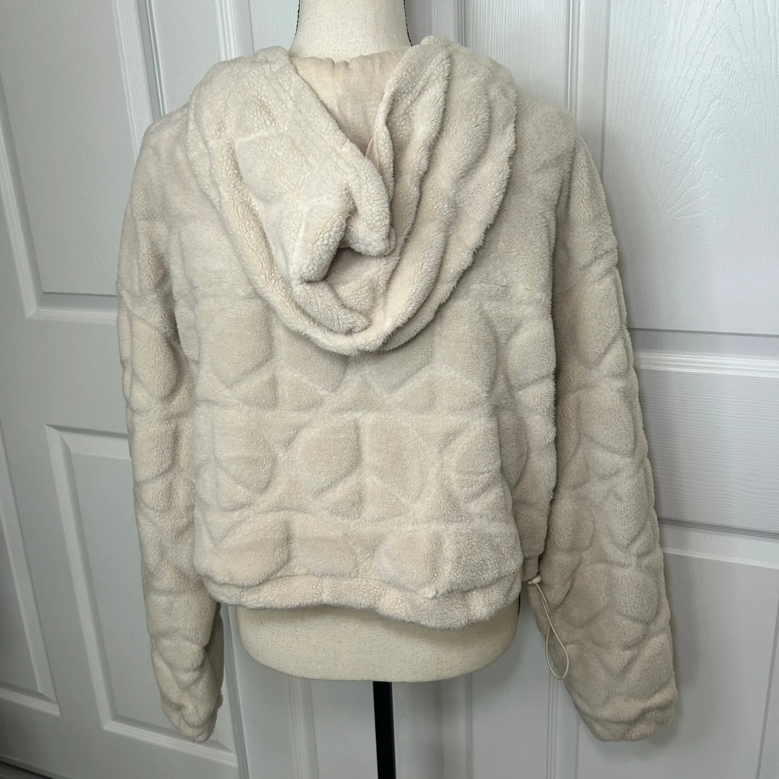 Urban‎ Outfitters Fleece Jacket Women's Medium Quilted Cream Fuzzy Hooded Zip - Image 3