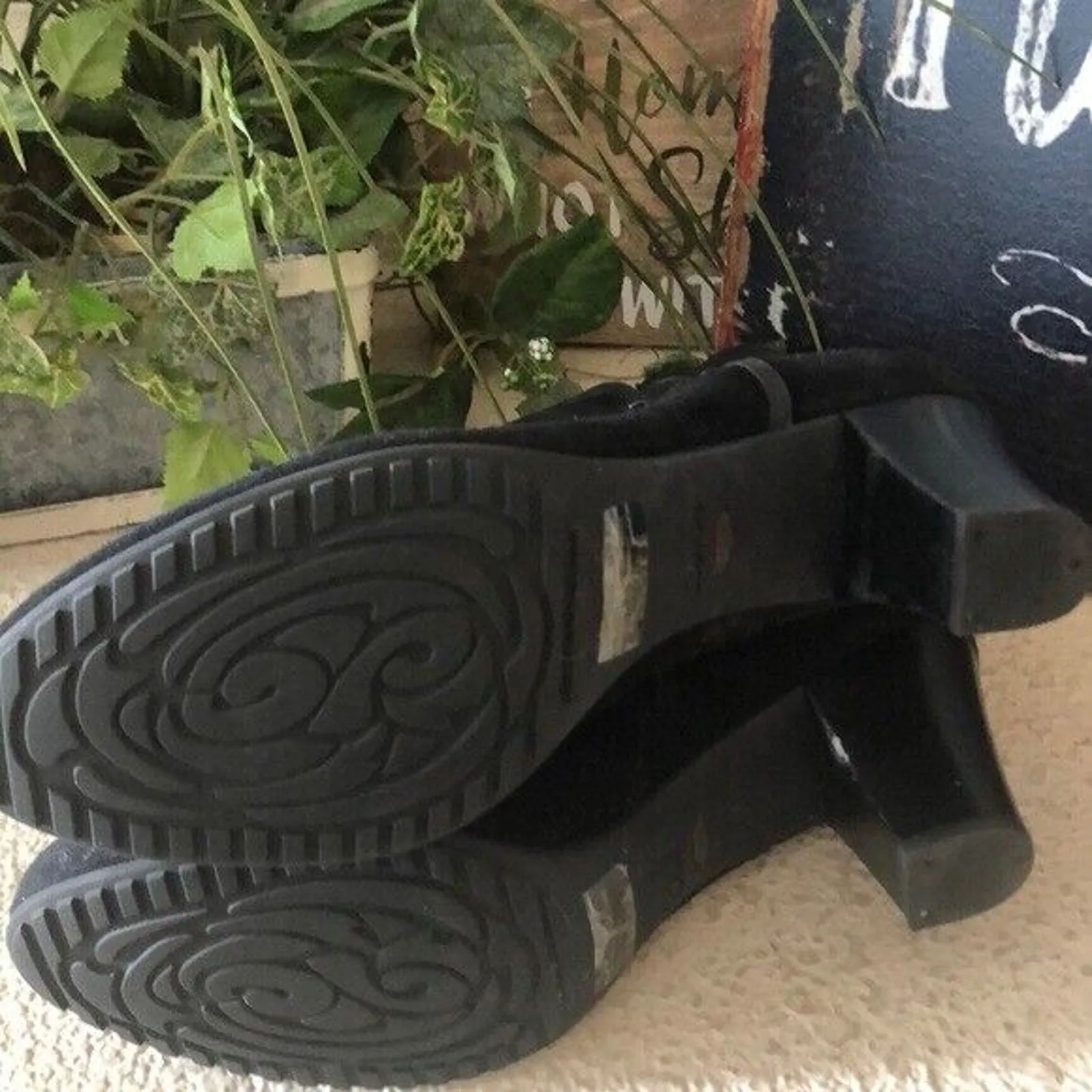 Clark’s Tige de Cuir black Suede ankle boots Women’s Size 10 Heeled Heels - Image 6