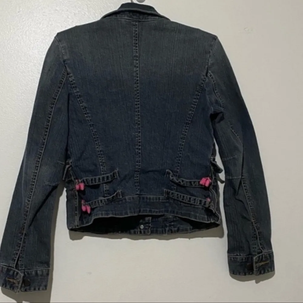 Express cropped denim jacket with pink accents and snap buttons - Image 5