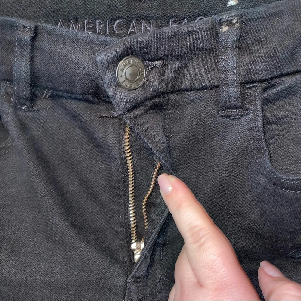 American Eagle Curvy Hi-Rise Jegging with Intentional Distressing Size 4 - Image 8