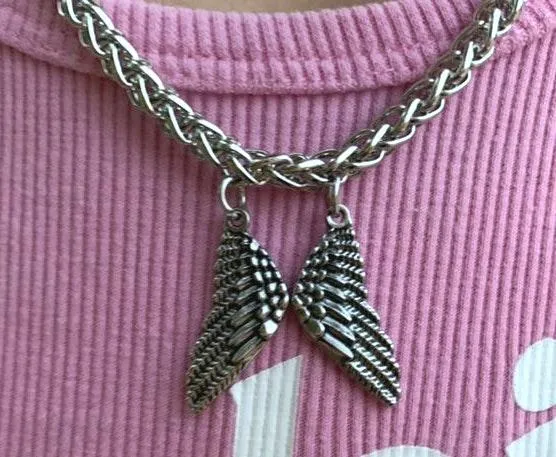 silver thick chain angel wings necklace - Image 3