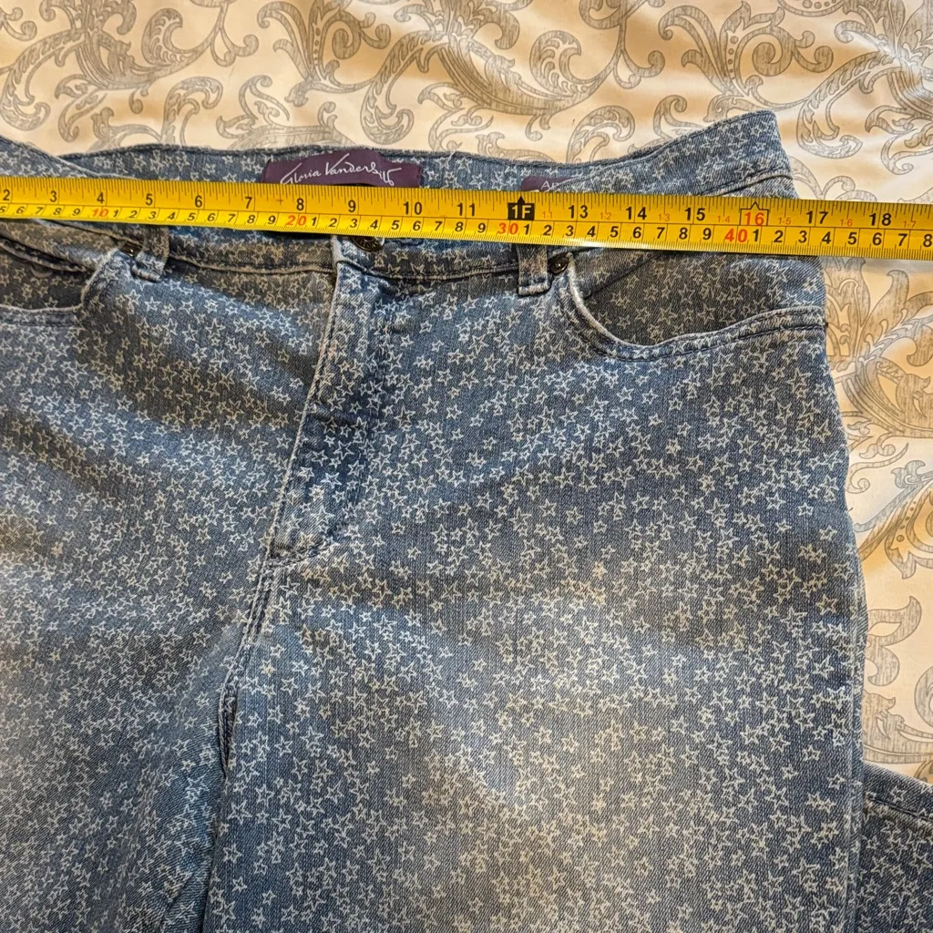 Gloria Vanderbilt Star Print Blue Jeans - Image 6