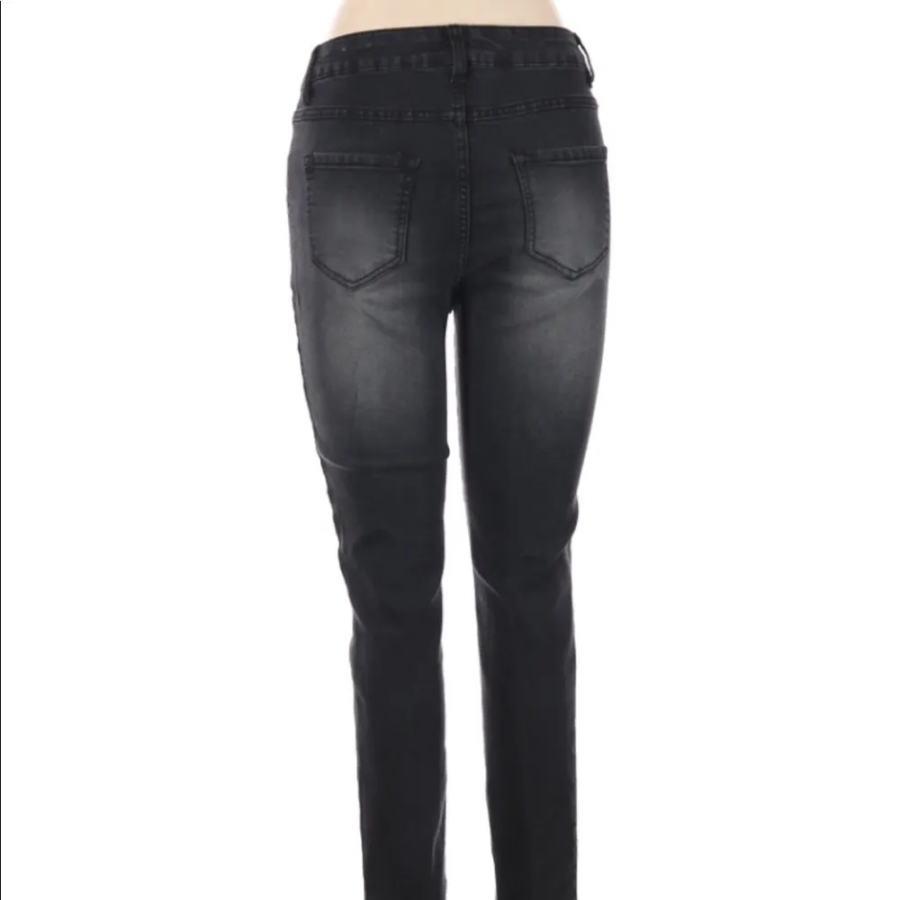 Artisan NY size 6 black high rise floral jeans - Image 3