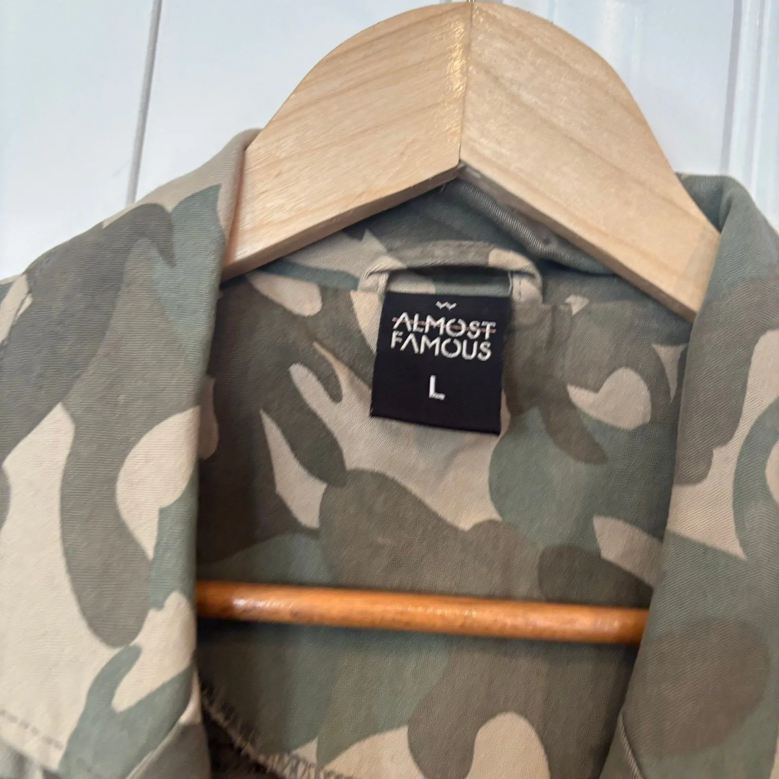 Almost Famous  Camo Vest Size Large - Image 6