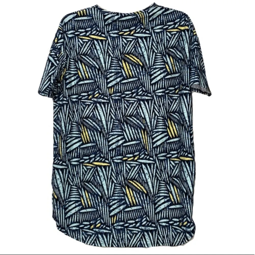 LuLaRoe XS Irma super soft top hi low geometric design short sleeve - Image 2