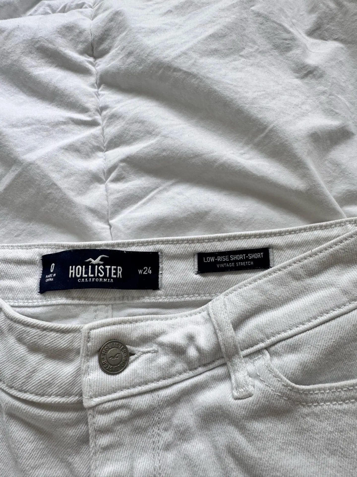 White Low-Rise Jean Shorts Hollister - Image 2