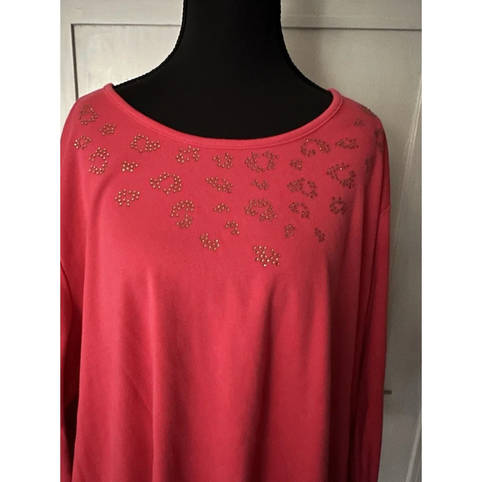Quacker Factory Woman’s Dark Pink Rhinestone Accents Knit Top 3/4 Sleeve Sz 3X - Image 2