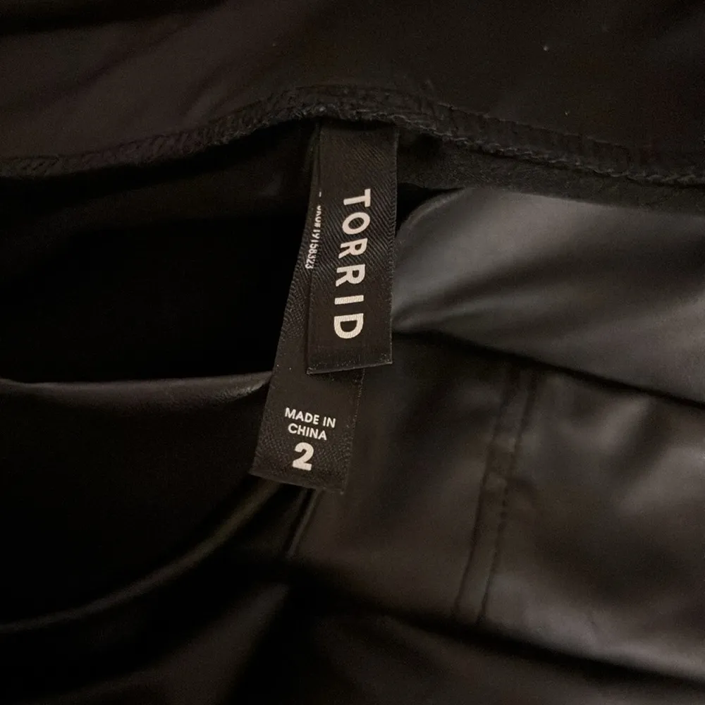 Torrid Perfect Skinny Faux Leather Mid Rise Pant Black Sz 2x 18/20 Trendy Winter - Image 5