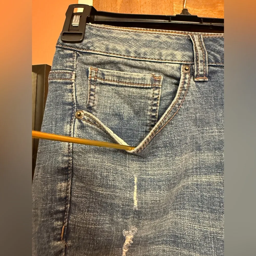 Venezia Woman’s Plus NWT Bermuda Roll Hem Med Wash Denim Shorts 26W Blue - Image 4