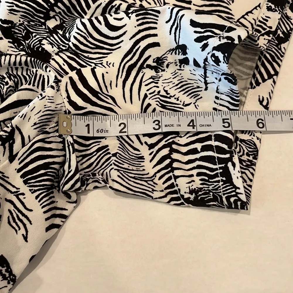 Liz Claiborne Zebra Print Shorts Size 16 - Image 6