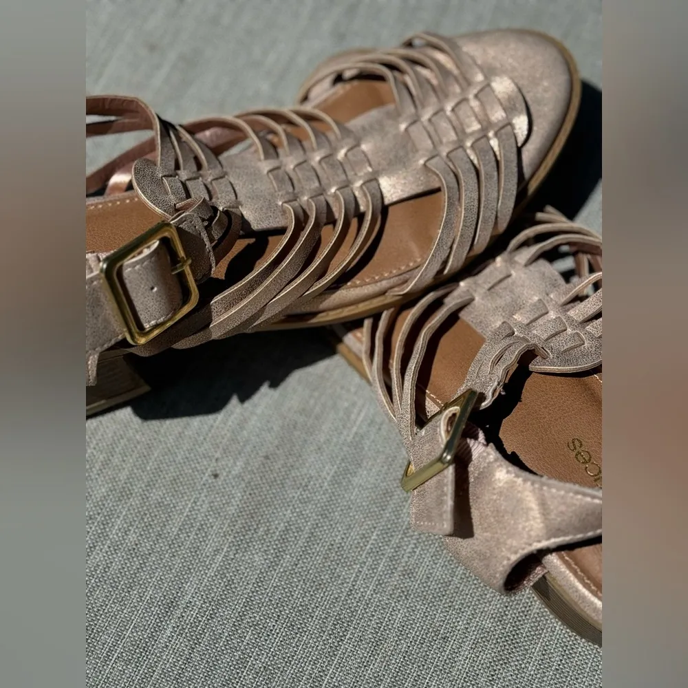 Maurice’s Emily Gold Shimmer Block Heel - Image 4