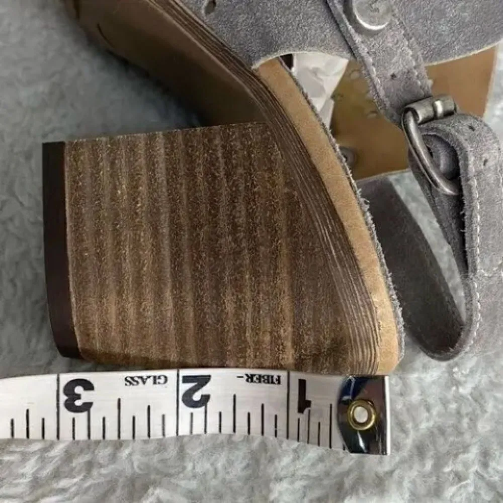 Sophia Milano Grey suede perforated sandal - Image 4