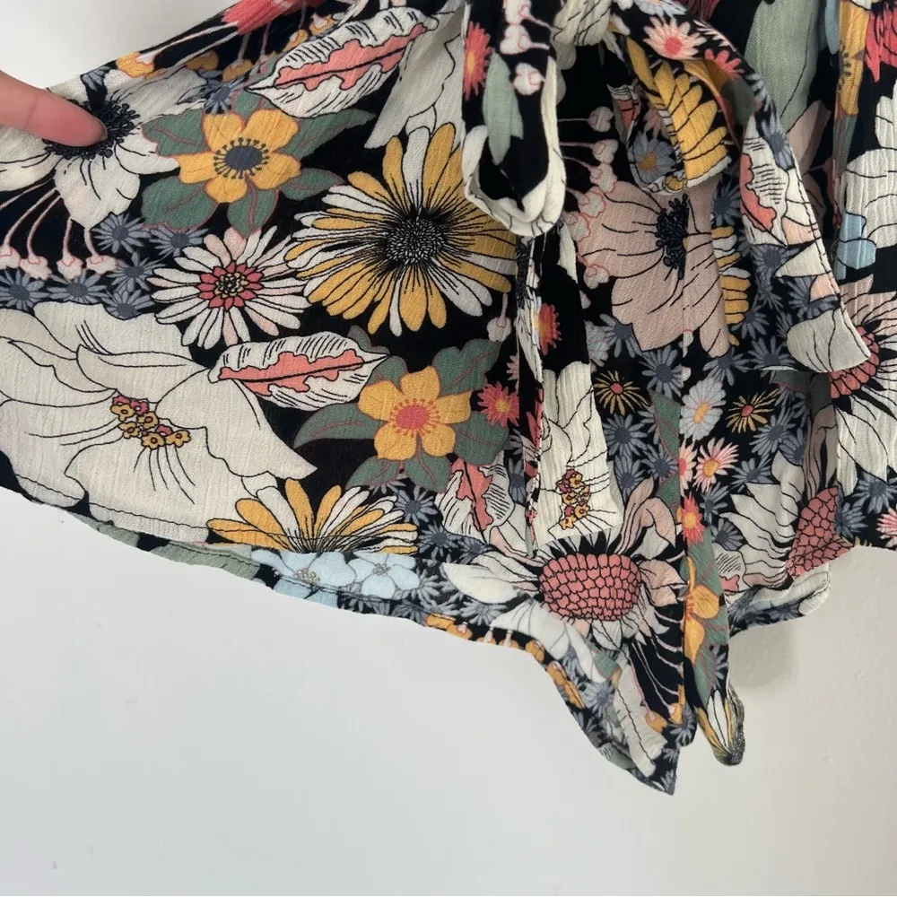 O'Neill Kyrie Twiggy Floral Romper Shorts xs black multi color flutter sleeve - Image 7