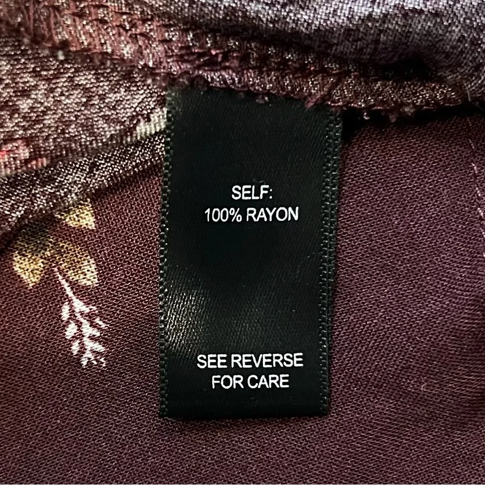 Buckle BKE Boutique Floral Bell Sleeve Blouse with Rhinestone and Lace Details - Image 8