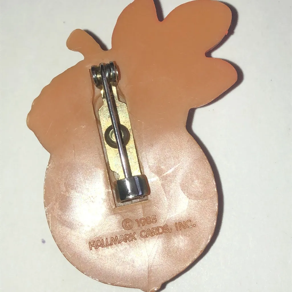 Hallmark 1985 Cute Acorn Mouse Figurine - Image 5