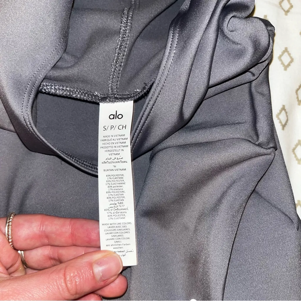 Alo yoga airlift winter warm hooded running sweater size small - Image 3