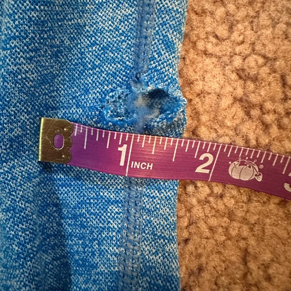 Gymshark Flex Blue Leggings Size Small hole in right leg - Image 3