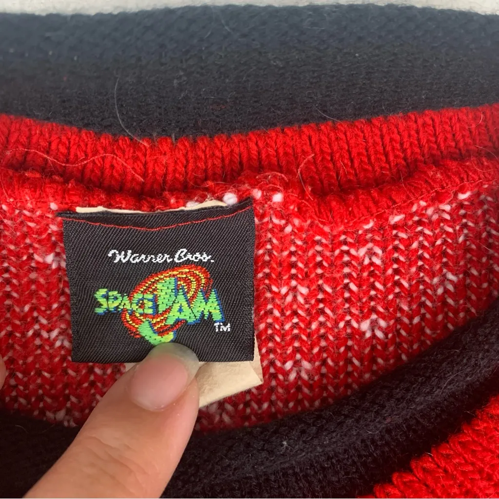 Warner Bros. Space Jam women's medium love bugs bunny Lola basketball sweater 90 Red - Image 6