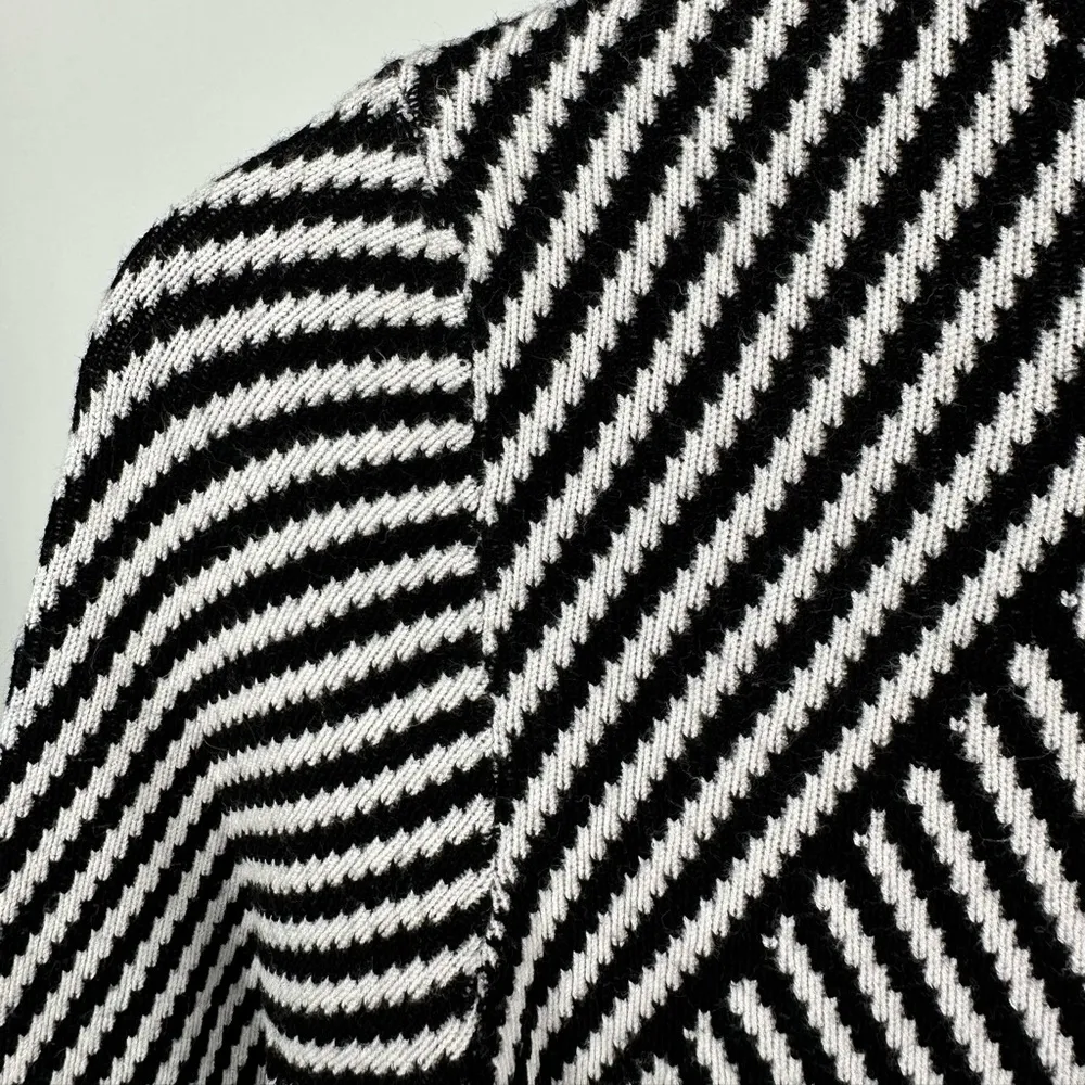 Karen Millen Chevron Pattern Knit Midi Pencil Skirt Black White sz Small Bodycon - Image 6