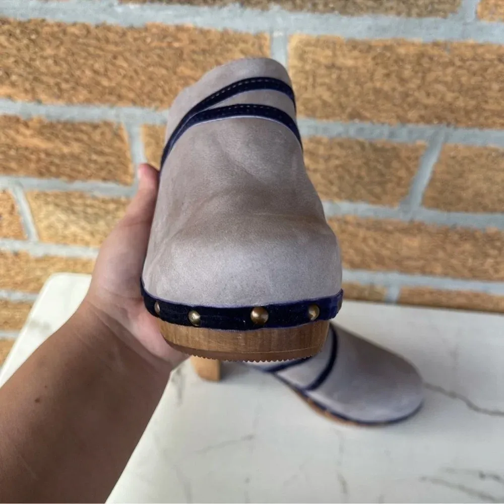 Sanita Distressed Nubuck Clog w/ Velvet
Trim 42/11 Gray - Image 9