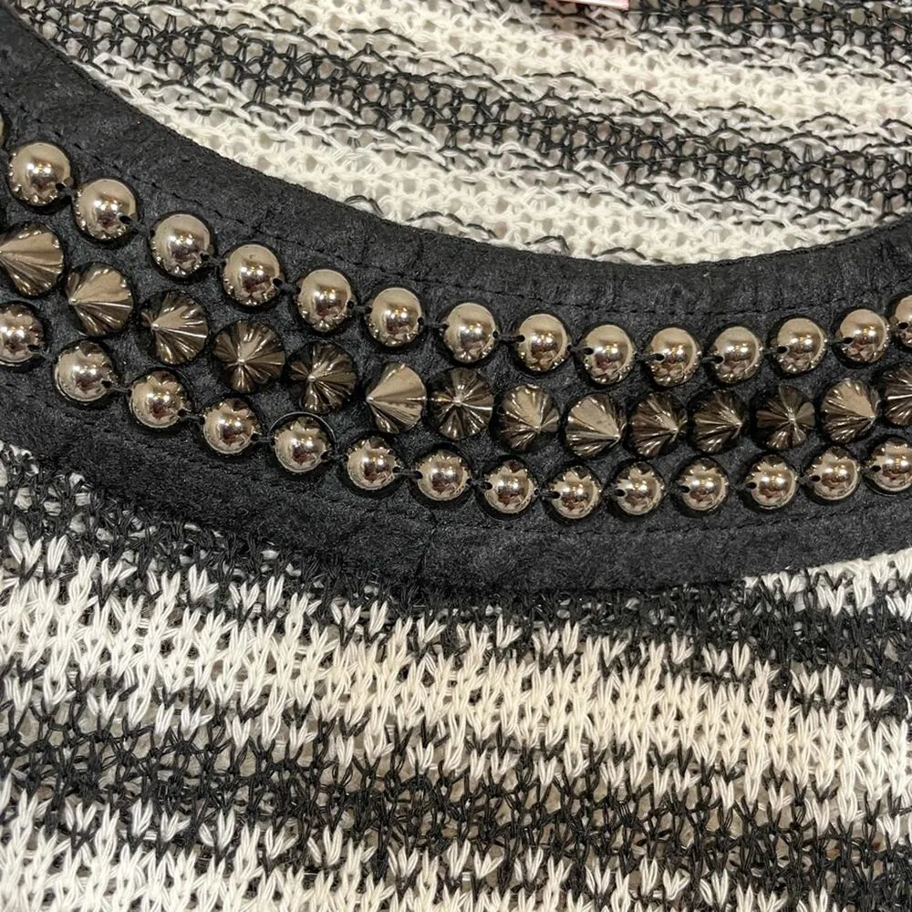 Romeo & Juliet Couture Black and White Striped Sweater, EUC, Size Small - Image 4