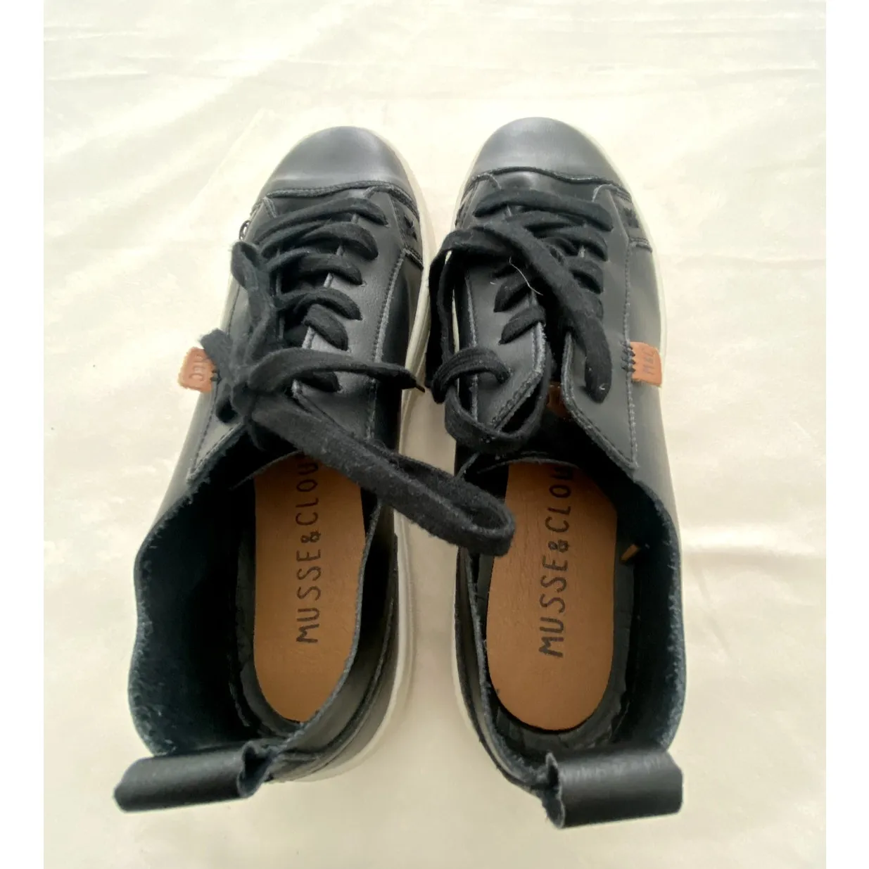 Musse & Cloud Womens Black Leather Sneaker Size 8 - Image 3