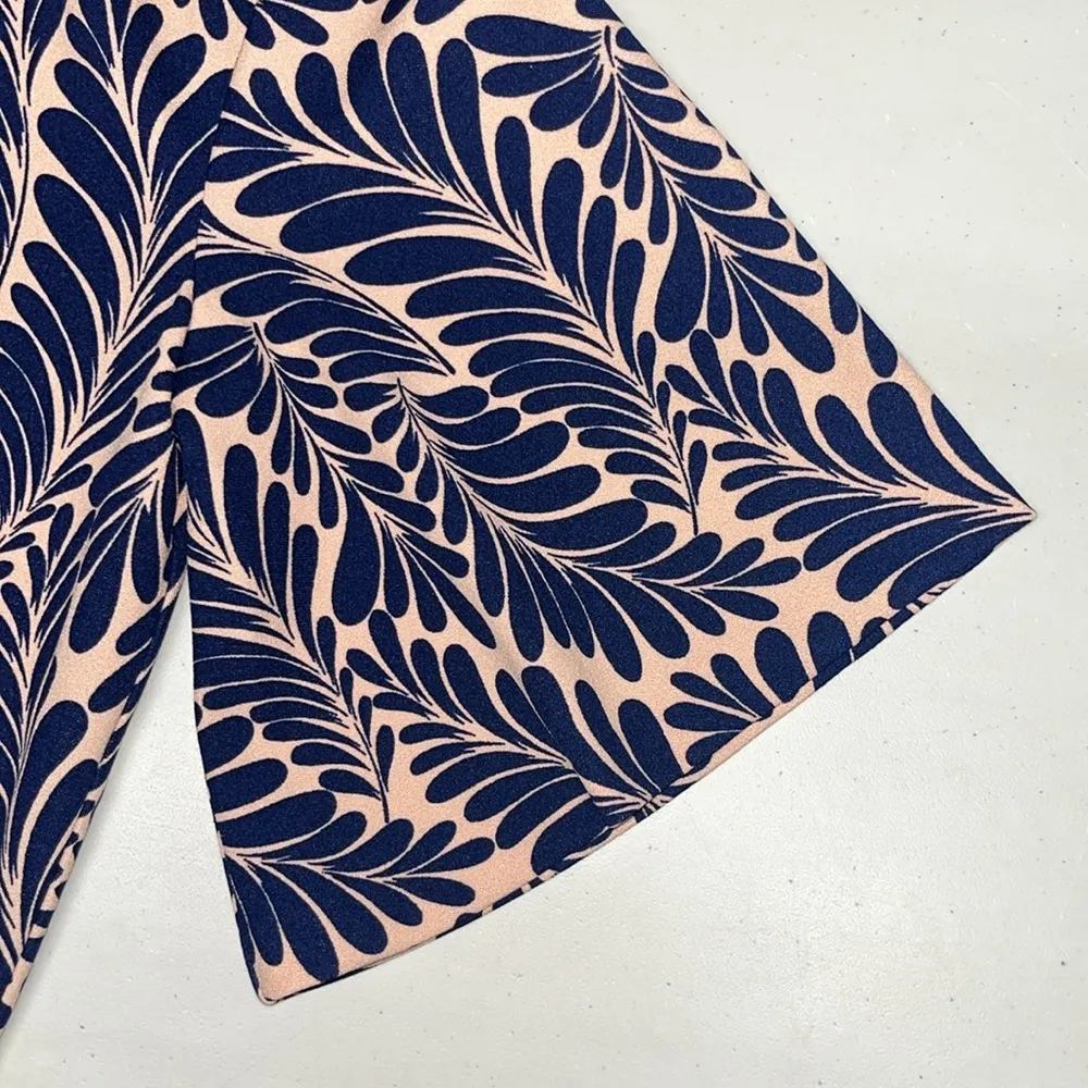 Ann Taylor NWT Size XS Pink - Blue Feather Print Flutter Sleeve Blouse Top - Image 3