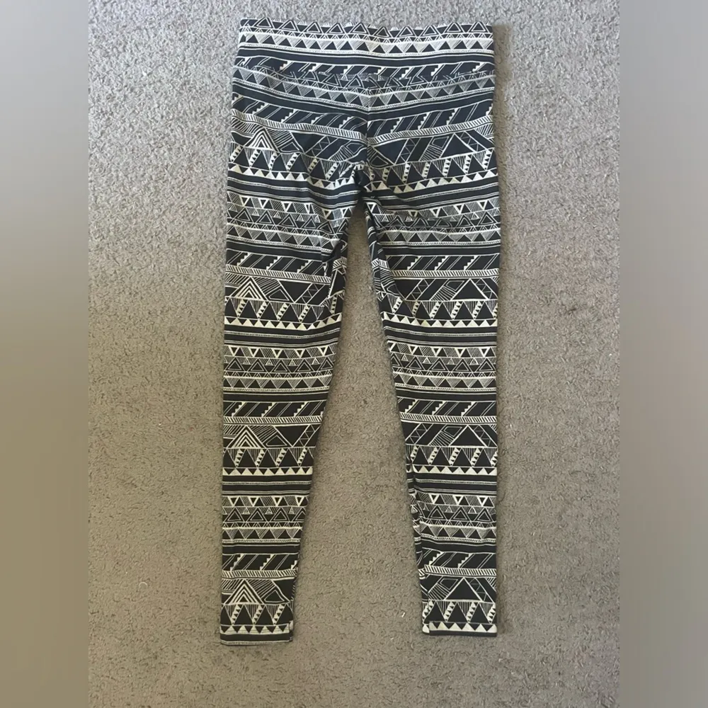 Victoria’s Secret (PINK) Tribal Print Leggings, Size Small - Image 2